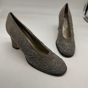 Vintage Carriage Court Emily Taupe Suede Floral Block Heel Pumps Women's Size 8